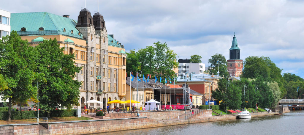 Idyllinen suomalainen kesäteatterimaisema Turussa